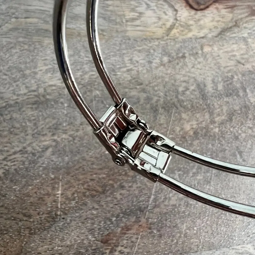 Silver and green rhinestone studded floral spring hinged cuff bracelet - Picture 3 of 7